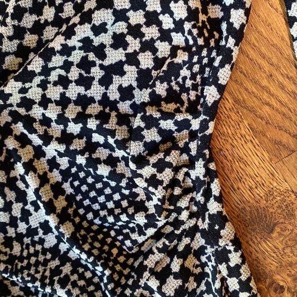 Adorable stretchy mini - Picture 3 of 3